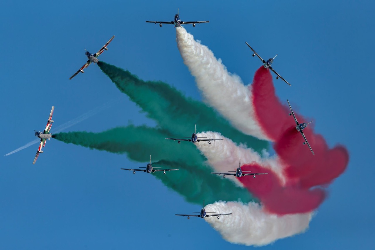 Le spettacolari acrobazie delle Frecce Tricolori nel cielo di Trani il 12 maggio per l'unico Air Show del sud Italia
